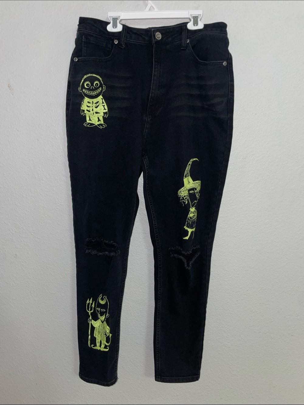 Disney Heruniverse Oggie Boogie and Kids Women’s Distressed Slim Jeans sz 11